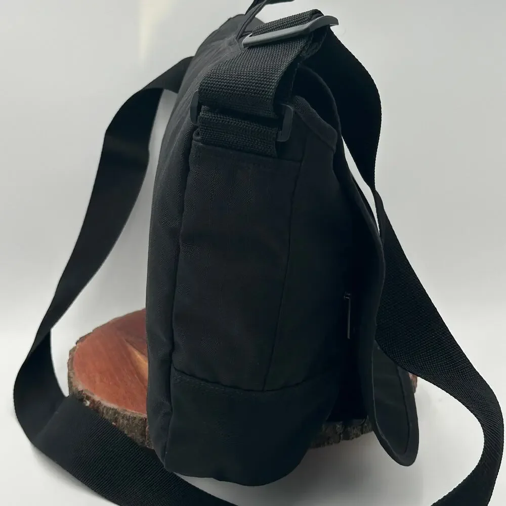 Carhartt RipStop Messenger Bag Black EUC Water Repellent Laptop Sleeve CB02734